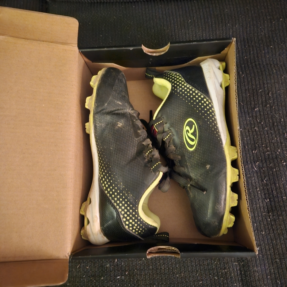 BASEBALL CLEATS - Picture 4 of 6
